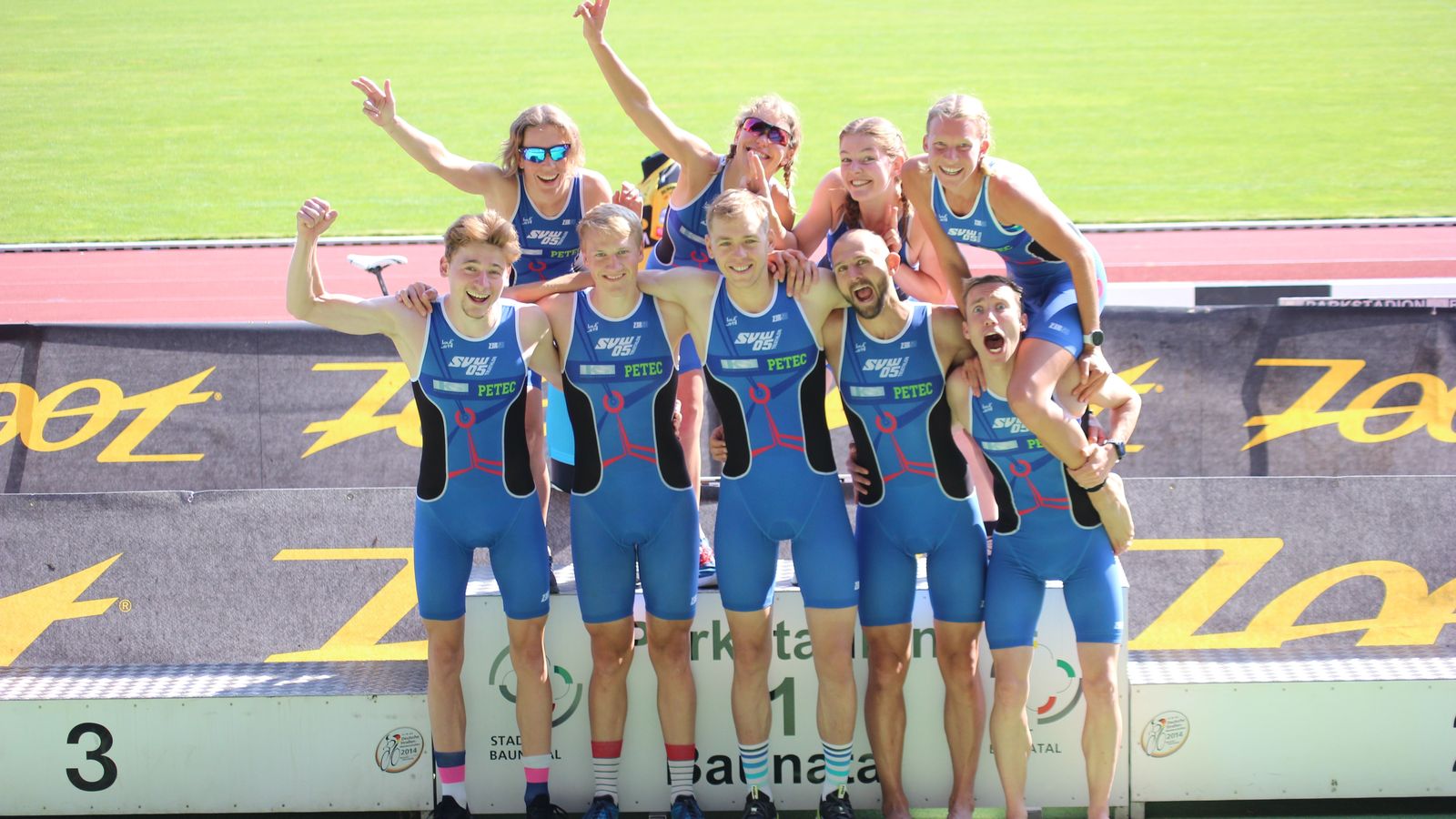 Das Damen-Team auf dem Podium
